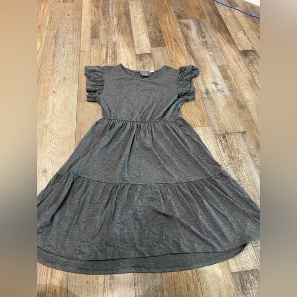 Olivia Rae Dresses & Skirts - Flowy knee length dress